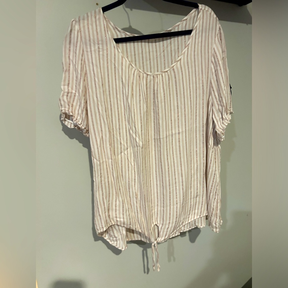 Short sleeve tie up shirt with striped shimmers.